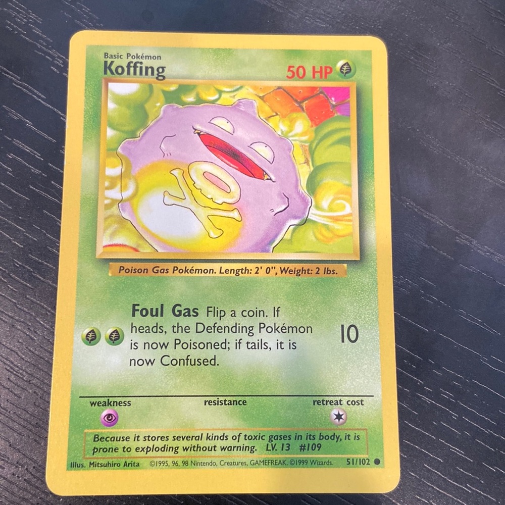 Koffing 51/102 Pokémon Card 1999 Base Set
